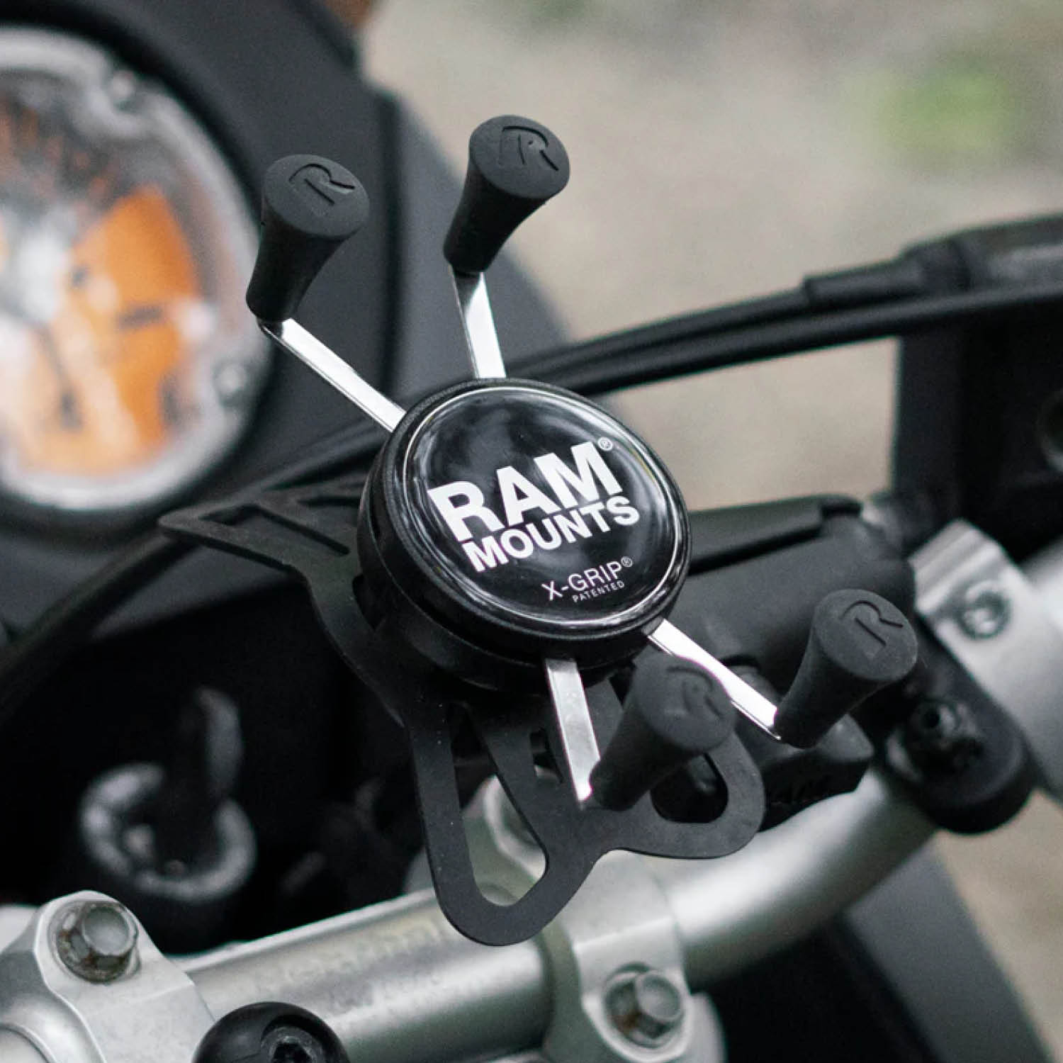 RAM Mounts X-Grip Lenker-Halterung für Smartphones - Bis 82,55 mm Breite - Kurzer Verbindungsarm - U-Bügel Basis (Durchmesser 12,7 mm bis 31,75 mm) - B-Kugel (1 Zoll)