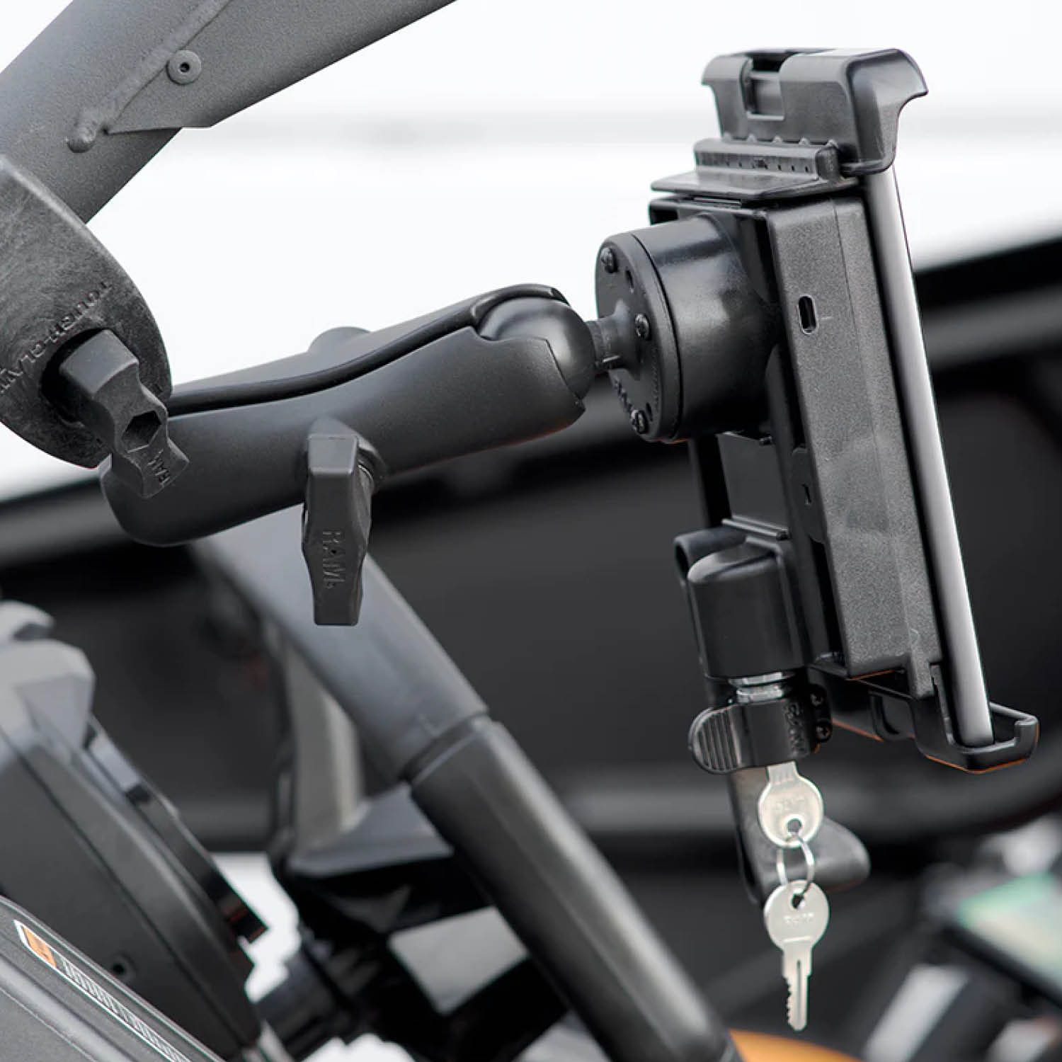 RAM Mounts Tab-Lock (abschließbar) Universal Halteschale für 7-8 Zoll Tablets - AMPS-Aufnahme, Schrauben-Set