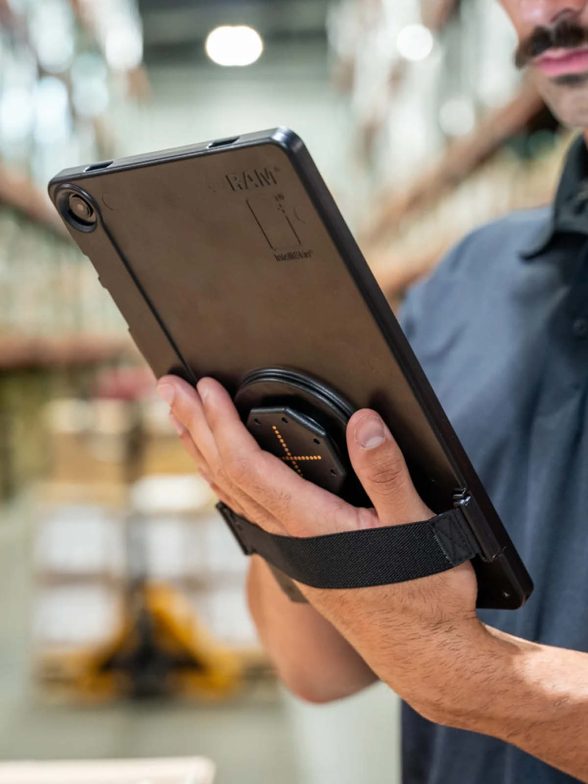 RAM Mounts IntelliSkin Thin-Case Lade-/Schutzhülle Samsung Galaxy Tab A9+ - GDS-Technologie, Pogo Pins rückseitig