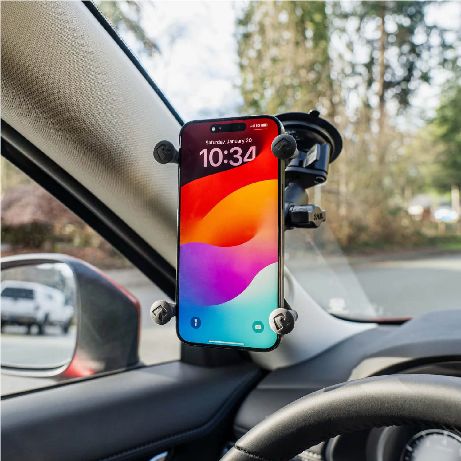 RAM Mounts X-Grip Saugfuß-Halterung für Smartphones - Bis 114,3 mm Breite - Mittlerer Verbindungsarm - Saugfuß mit Trapez-Basiskugel - B-Kugel (1 Zoll) - Schrauben-Set