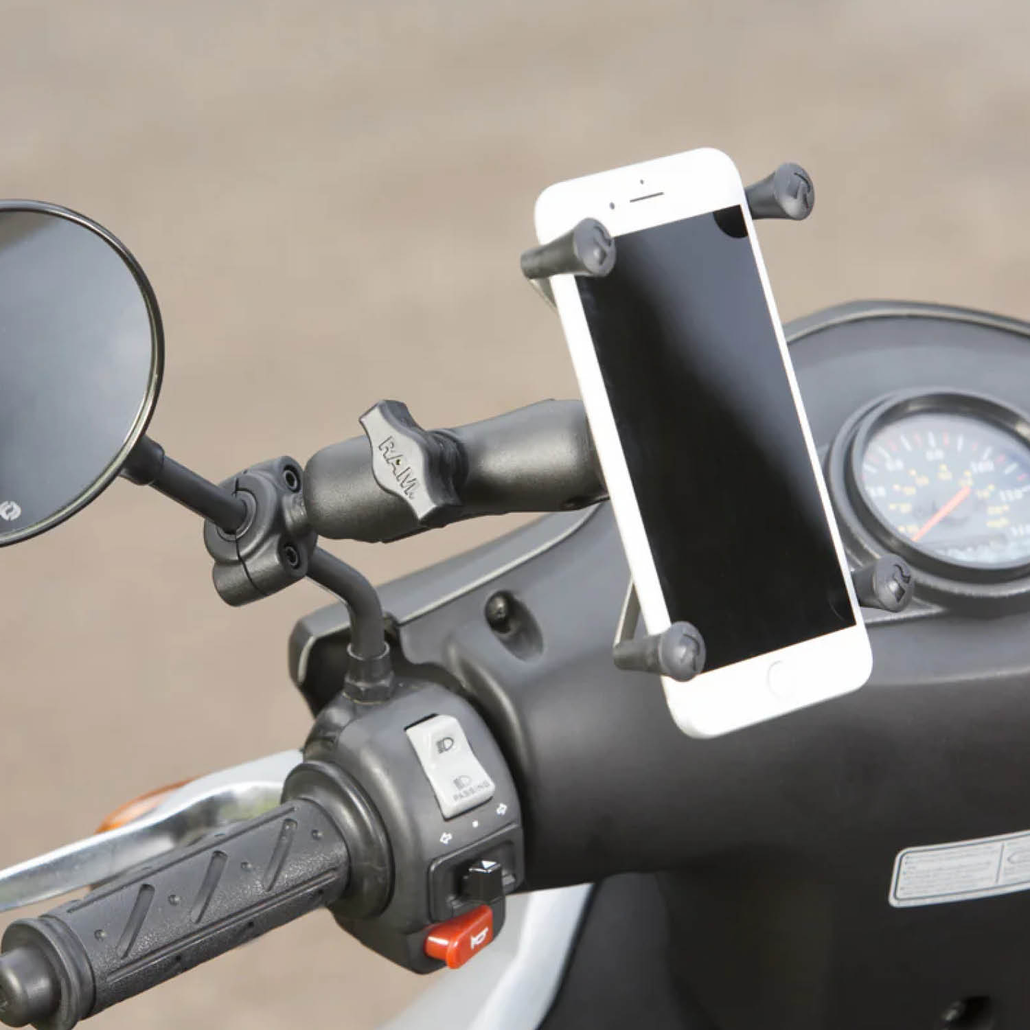 RAM Mounts X-Grip Motorrad-Halterung für Smartphones - Bis 114,3 mm Breite - Mittlerer Verbindungsarm - Kleine Torque Rohrschelle (Durchmesser 9,52 mm bis 15,87 mm) - B-Kugel (1 Zoll)