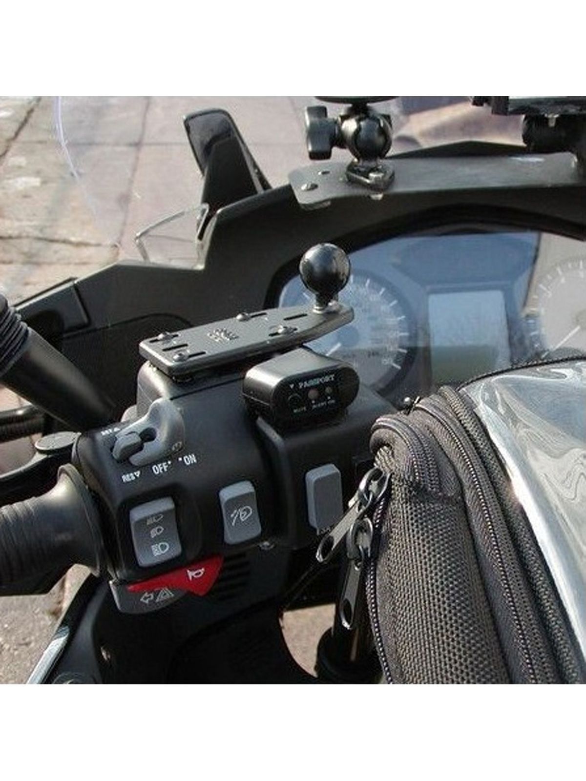 RAM Mounts Motorrad-Basisbefestigung Brems-/Kupplungsbehälter - B-Kugel (1 Zoll), Schrauben-Set