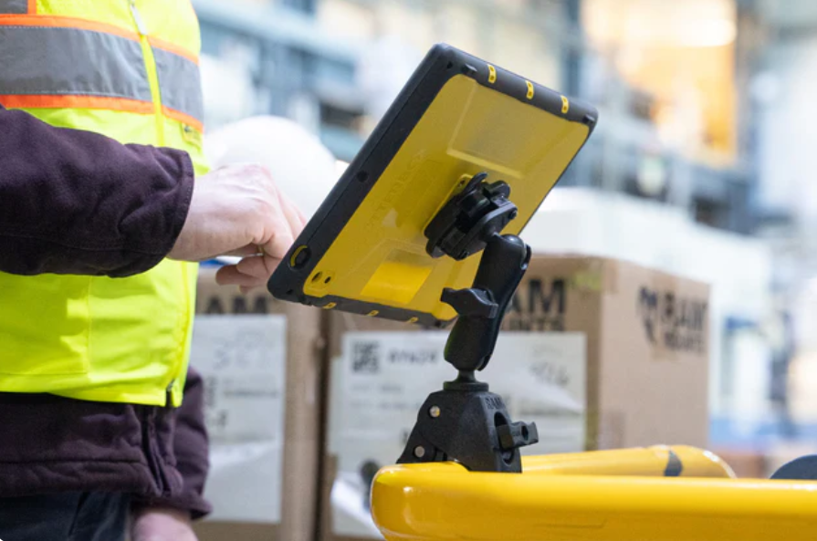 OtterBox Defender und Symmetry Gerätehalter in Kombination mit RAM Mounts