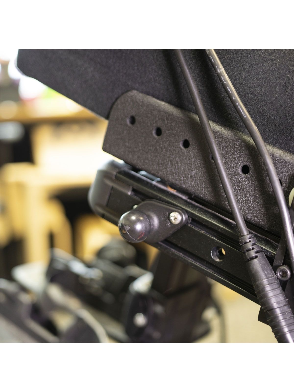 RAM Mounts Diamond-Basisplatte (Trapez) für Rollstuhl-Montage - B-Kugel (1 Zoll), Befestigungs-Set