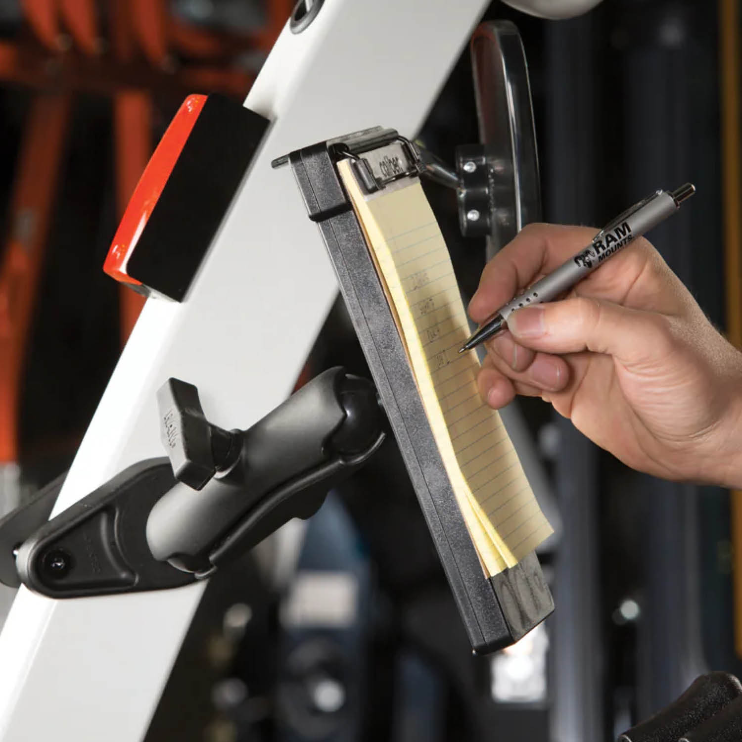 RAM Mounts Notizblockhalter - Magnetischer Stifthalter - 2 & 4-Loch AMPS - Inkl. Stift - Schrauben-Set