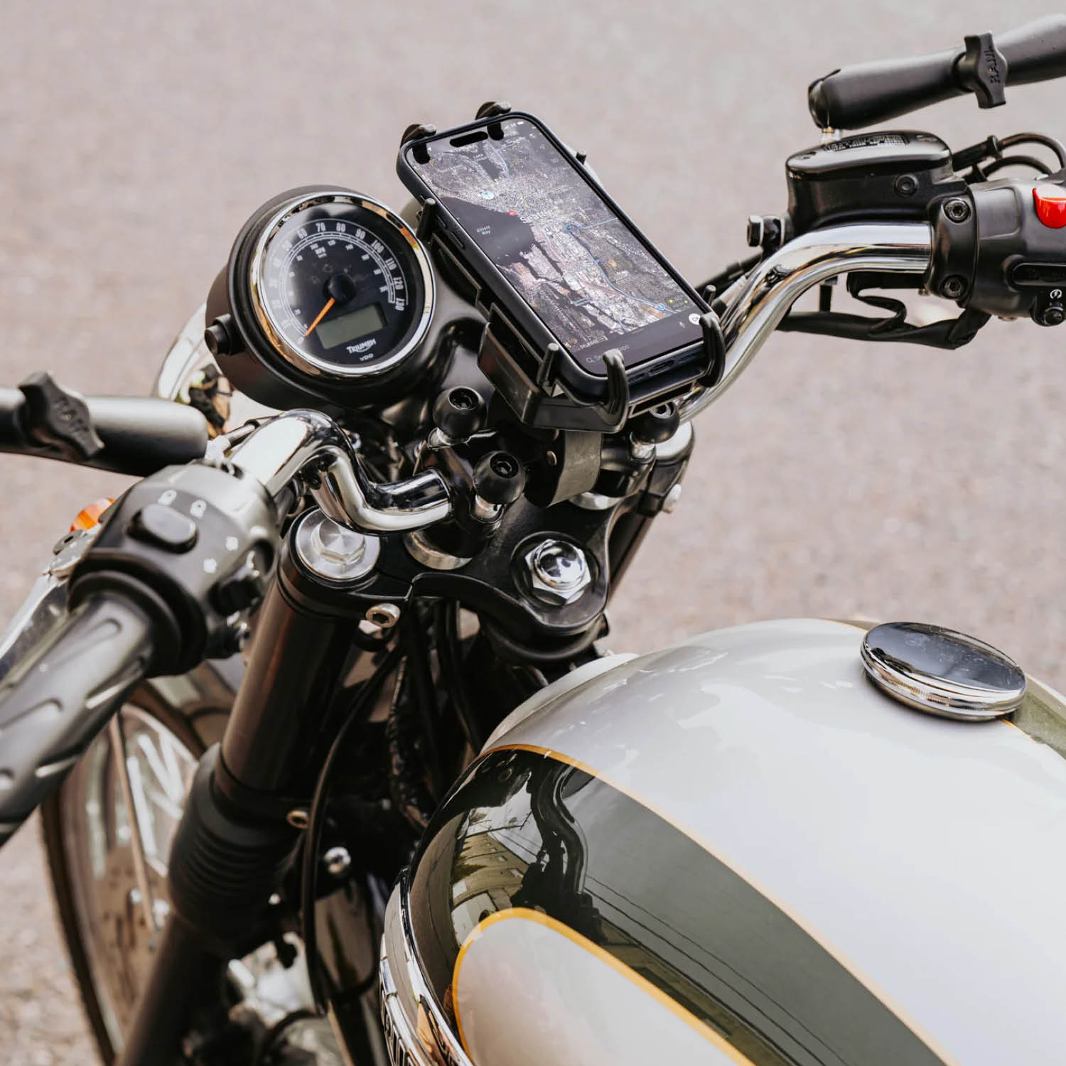 RAM Mounts Quick-Grip XL Universalhalterung für große Smartphones - Bis 92,07 mm Breite - Inkl. Trapez-Basisplatte (B-Kugel - 1 Zoll) - Schrauben-Set